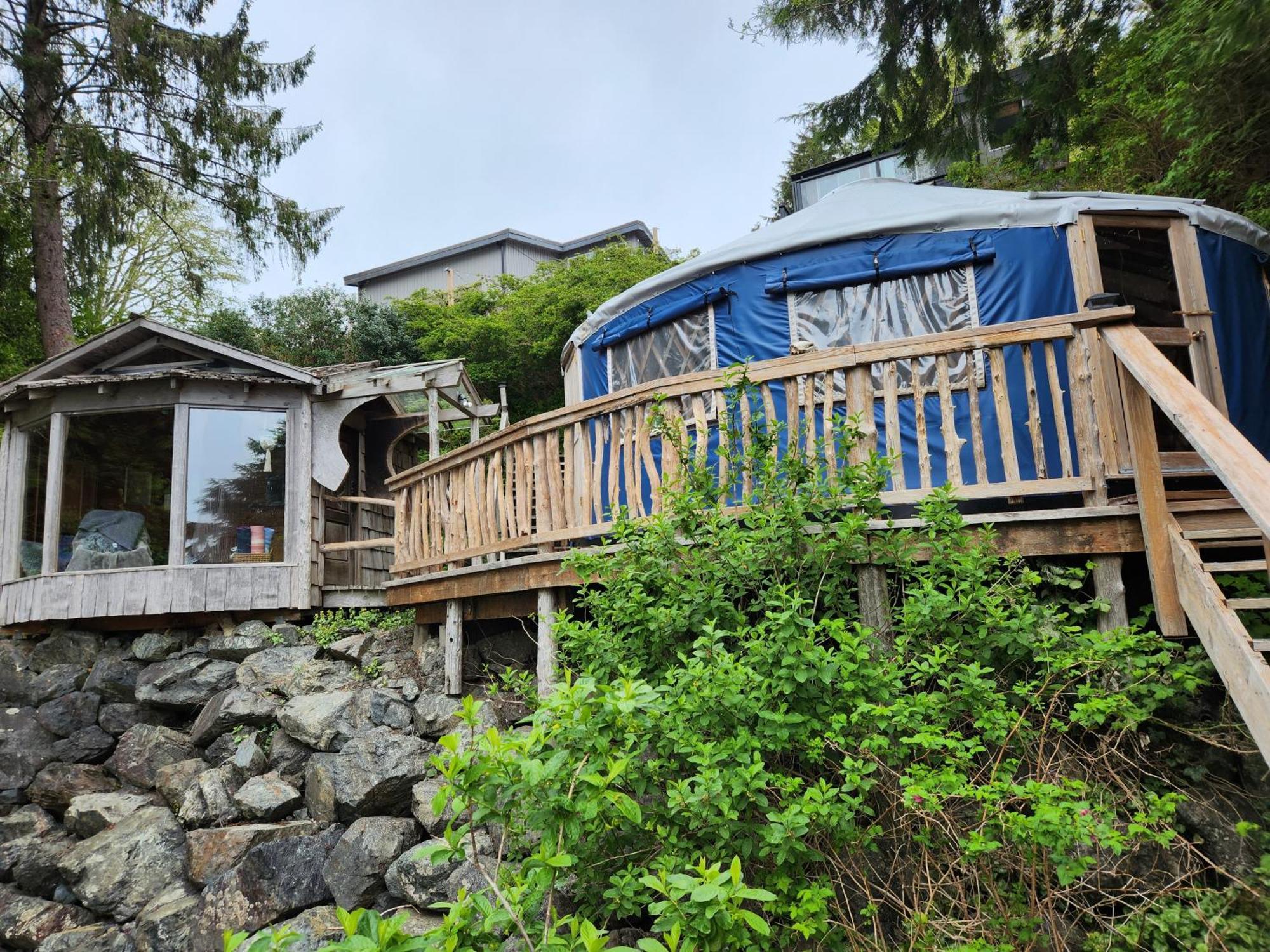 Lunar Cove Inn Charters And Tours Tofino Exterior photo